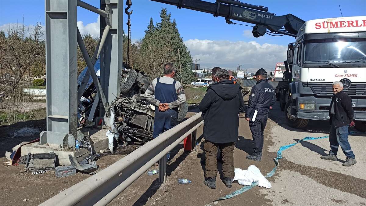 5 kişinin öldüğü otobüs kazası kamerada! Kimlikler belli oldu 17